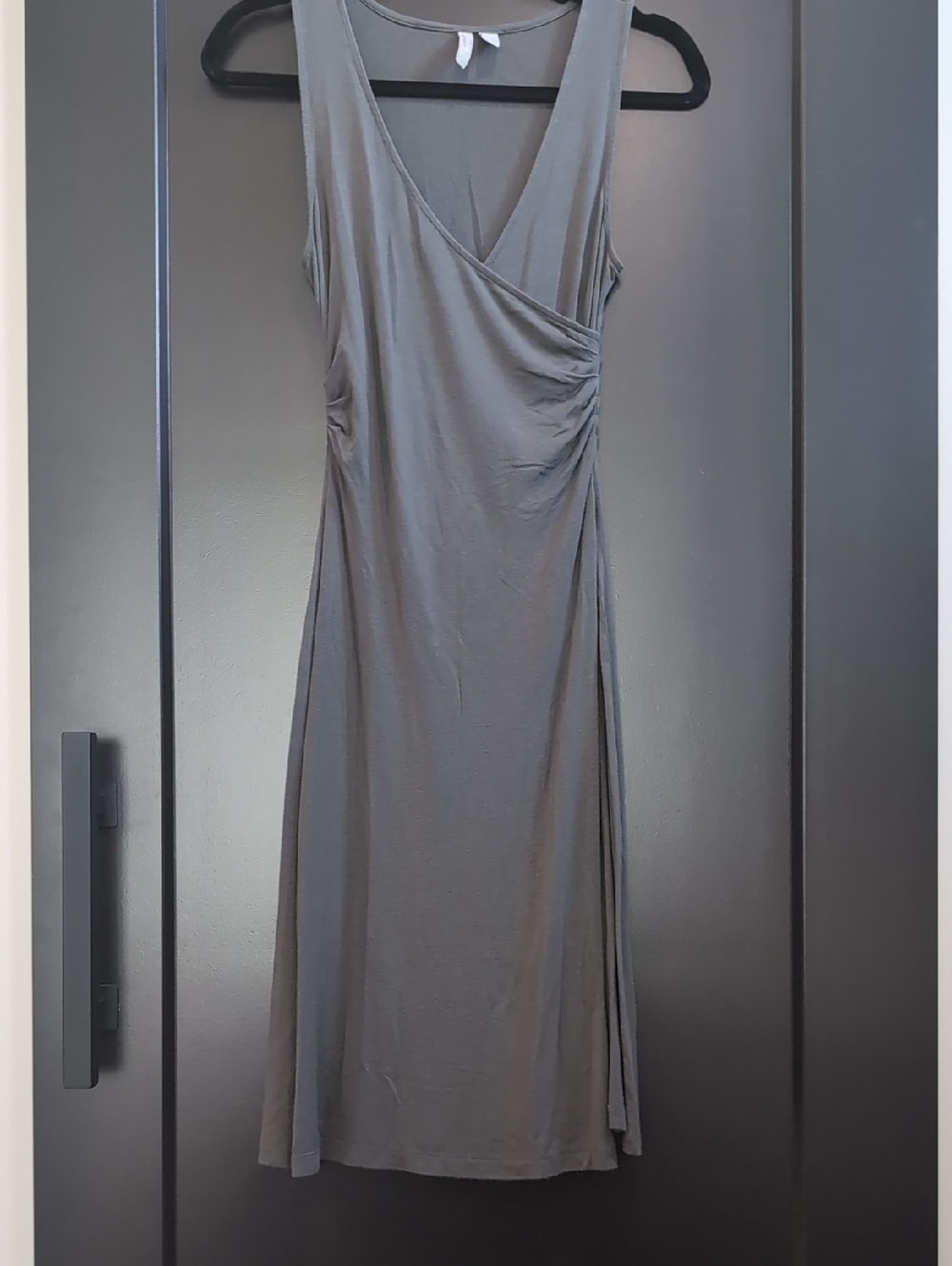 Old Navy Gray Sleeveless Wrap-Style Midi Dress
